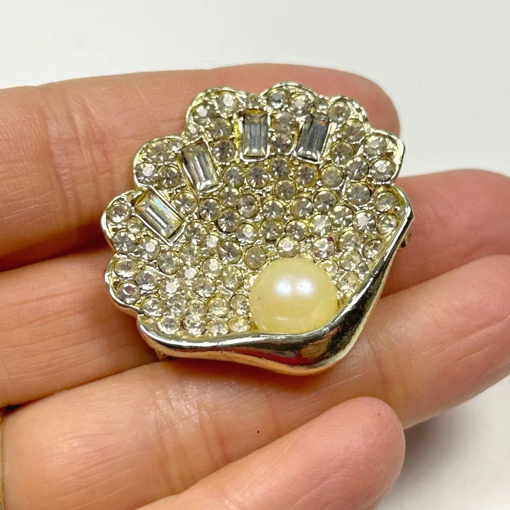 Seashell Brooch Rhinestone Gold Tone‎ Faux Pearl Vintage Mid Century